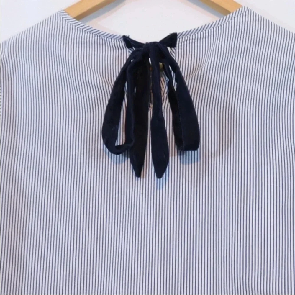 EUC Crown & Ivy blouse size Small navy blue velvet striped top - Picture 6 of 6